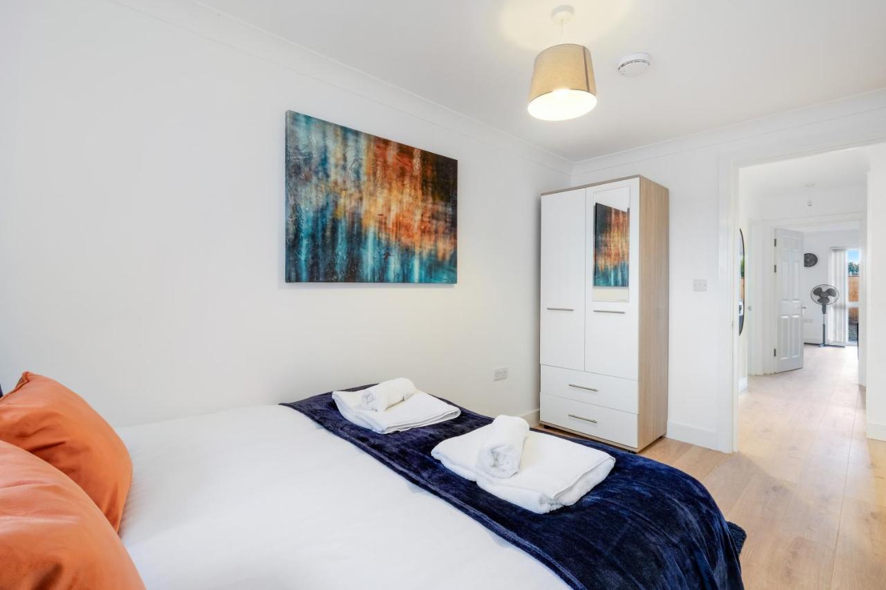 Pinewood Studios, Iver Slough Heathrow 1 & 2 Bedroom Apartments With Parking By Arista Living Exterior photo