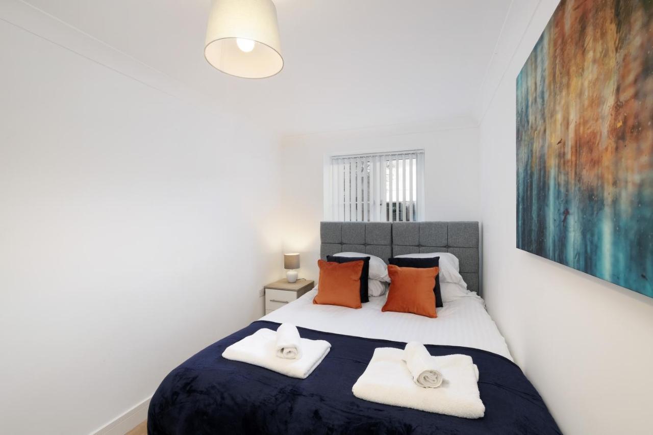 Pinewood Studios, Iver Slough Heathrow 1 & 2 Bedroom Apartments With Parking By Arista Living Exterior photo
