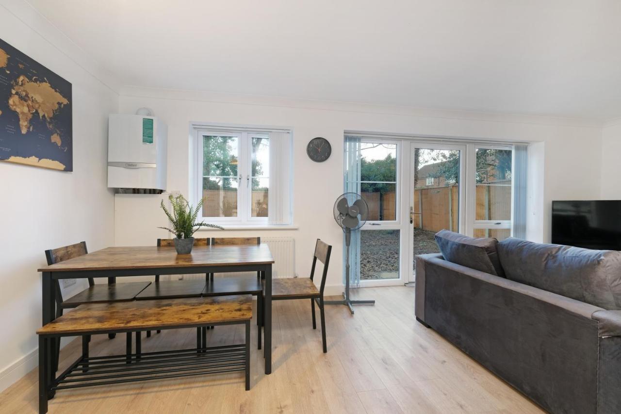 Pinewood Studios, Iver Slough Heathrow 1 & 2 Bedroom Apartments With Parking By Arista Living Exterior photo