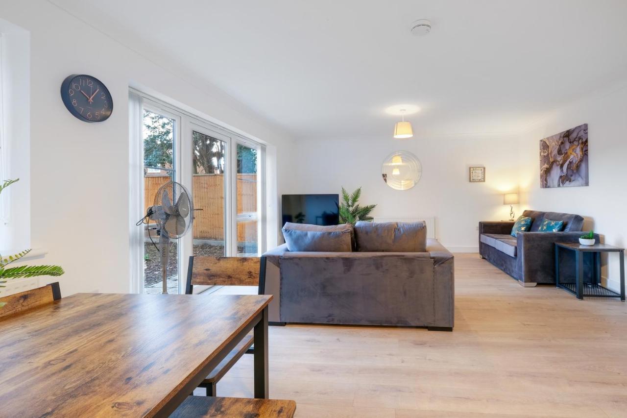 Pinewood Studios, Iver Slough Heathrow 1 & 2 Bedroom Apartments With Parking By Arista Living Exterior photo