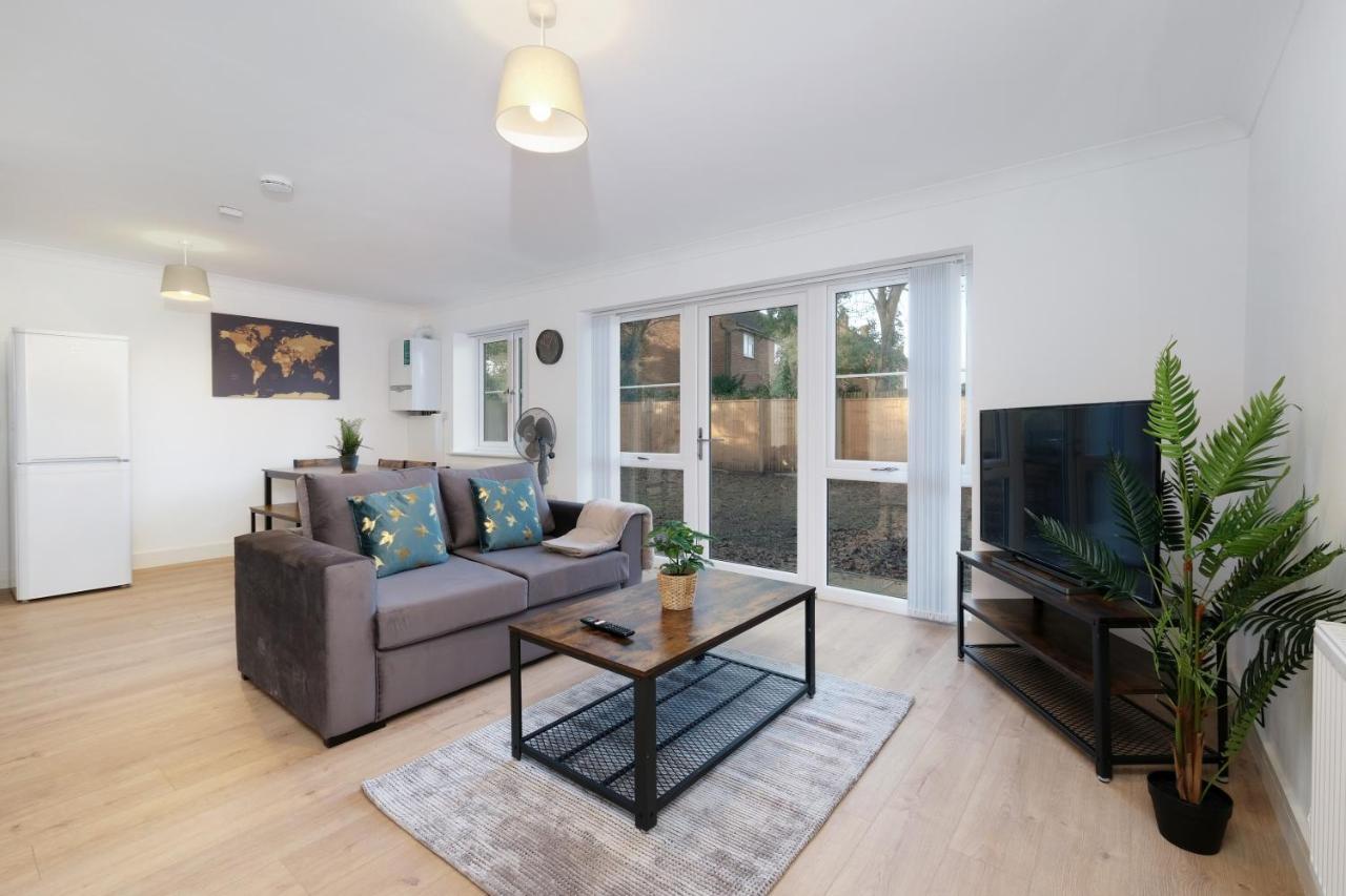 Pinewood Studios, Iver Slough Heathrow 1 & 2 Bedroom Apartments With Parking By Arista Living Exterior photo