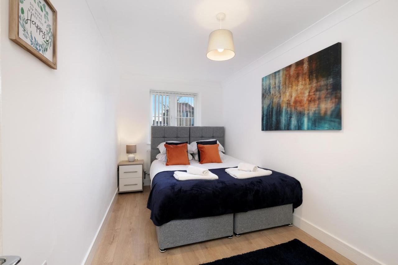 Pinewood Studios, Iver Slough Heathrow 1 & 2 Bedroom Apartments With Parking By Arista Living Exterior photo