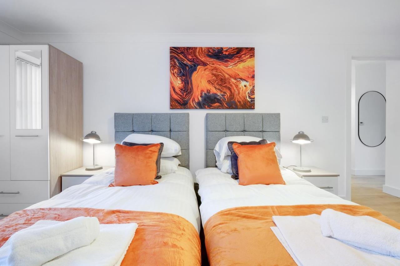 Pinewood Studios, Iver Slough Heathrow 1 & 2 Bedroom Apartments With Parking By Arista Living Exterior photo