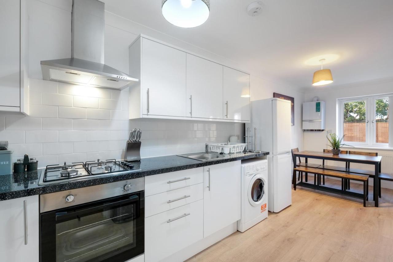 Pinewood Studios, Iver Slough Heathrow 1 & 2 Bedroom Apartments With Parking By Arista Living Exterior photo