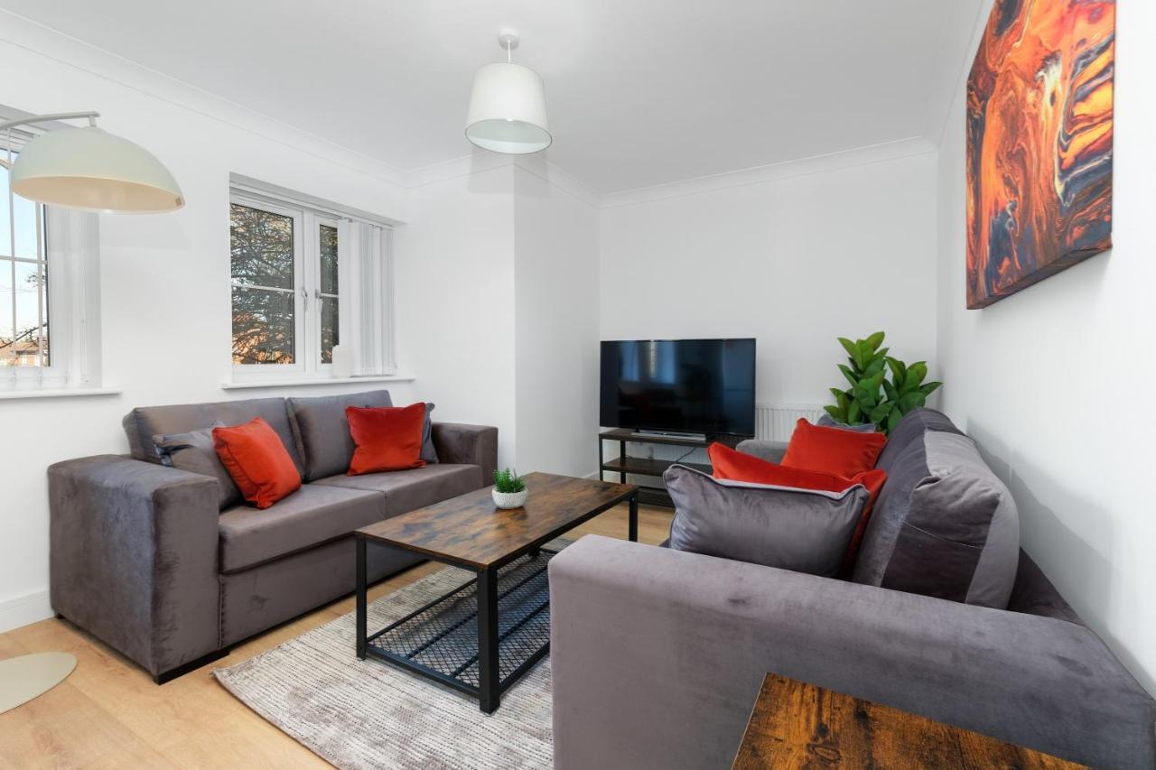 Pinewood Studios, Iver Slough Heathrow 1 & 2 Bedroom Apartments With Parking By Arista Living Exterior photo