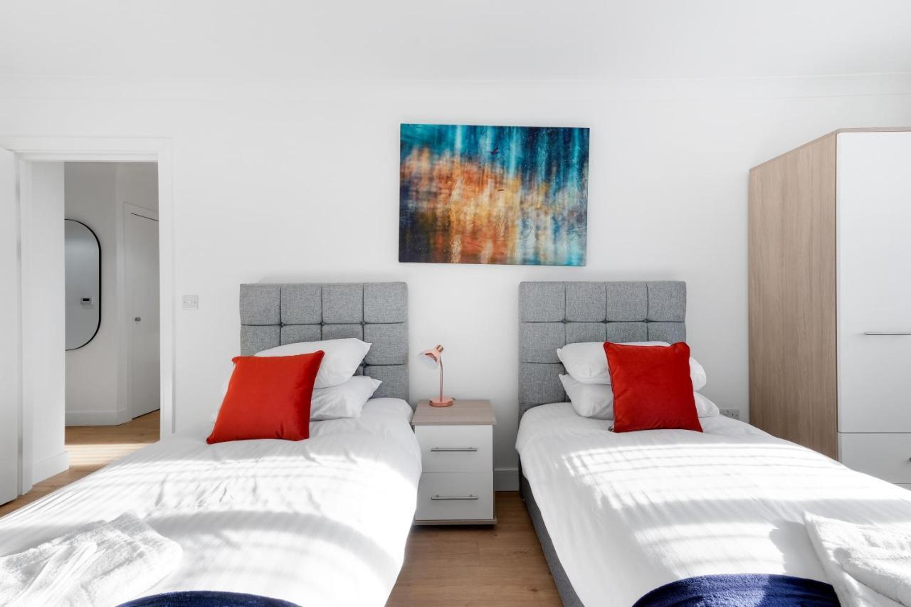 Pinewood Studios, Iver Slough Heathrow 1 & 2 Bedroom Apartments With Parking By Arista Living Exterior photo