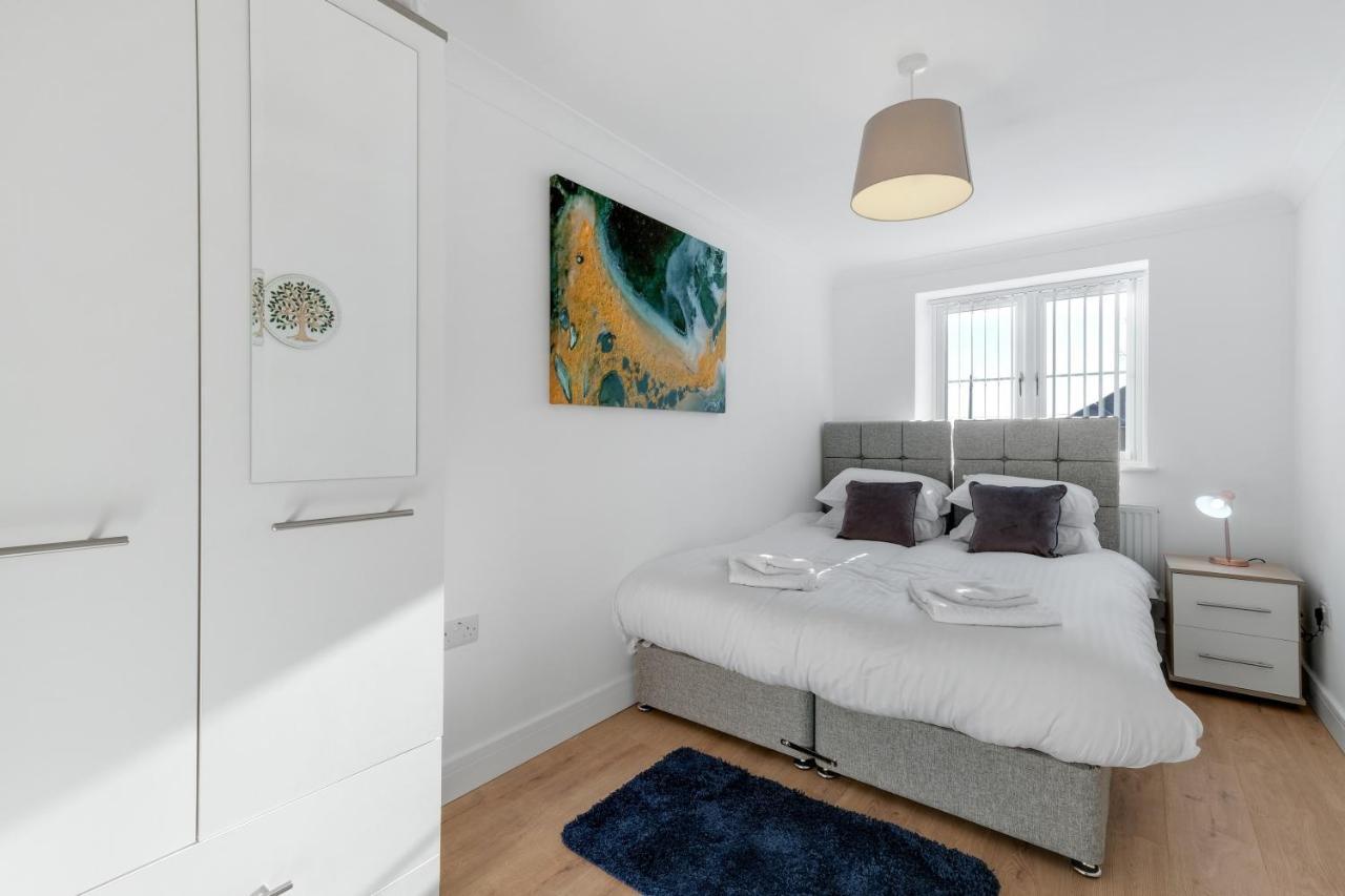 Pinewood Studios, Iver Slough Heathrow 1 & 2 Bedroom Apartments With Parking By Arista Living Exterior photo