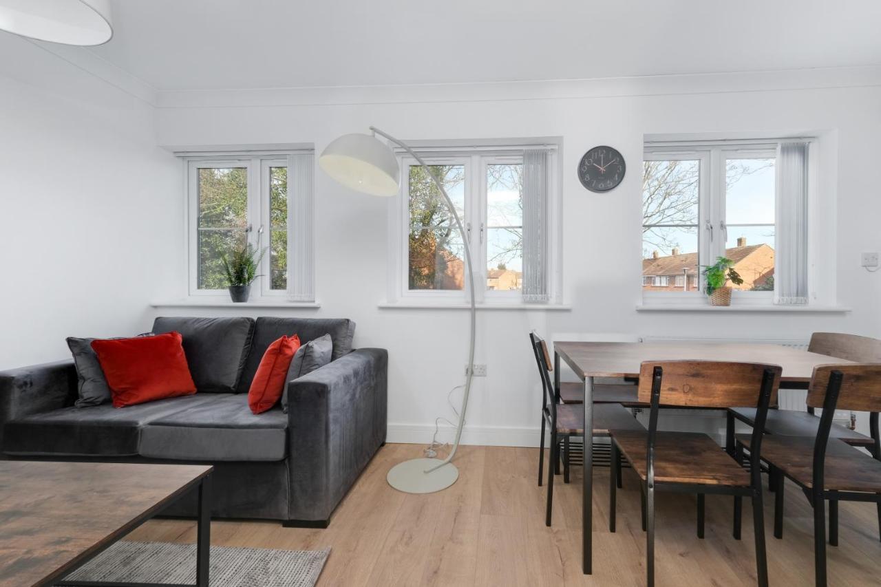 Pinewood Studios, Iver Slough Heathrow 1 & 2 Bedroom Apartments With Parking By Arista Living Exterior photo