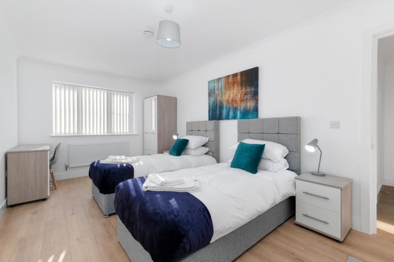 Pinewood Studios, Iver Slough Heathrow 1 & 2 Bedroom Apartments With Parking By Arista Living Exterior photo
