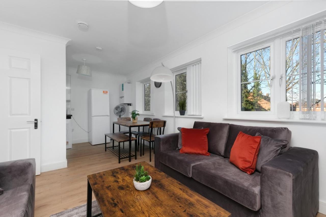 Pinewood Studios, Iver Slough Heathrow 1 & 2 Bedroom Apartments With Parking By Arista Living Exterior photo
