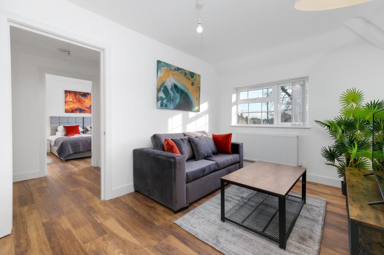 Pinewood Studios, Iver Slough Heathrow 1 & 2 Bedroom Apartments With Parking By Arista Living Exterior photo