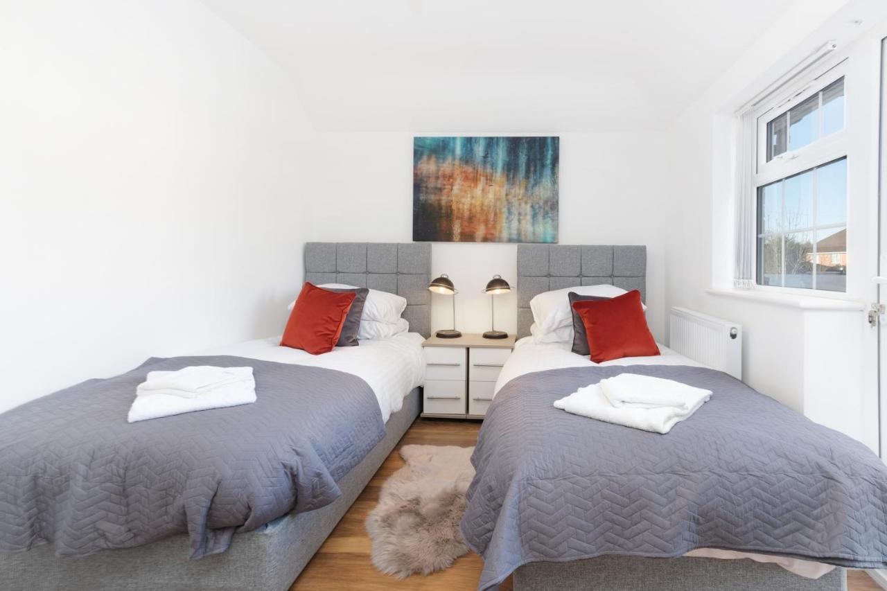 Pinewood Studios, Iver Slough Heathrow 1 & 2 Bedroom Apartments With Parking By Arista Living Exterior photo