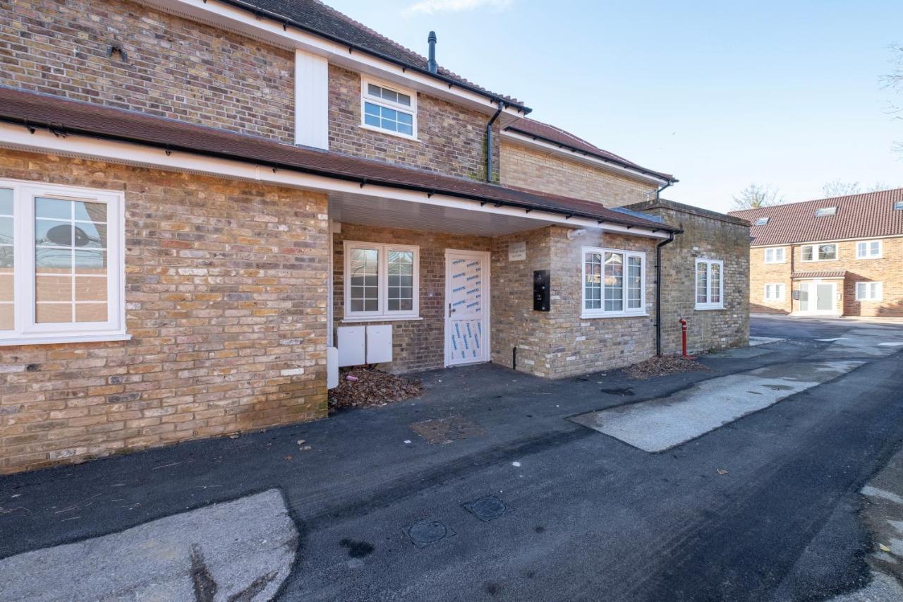 Pinewood Studios, Iver Slough Heathrow 1 & 2 Bedroom Apartments With Parking By Arista Living Exterior photo