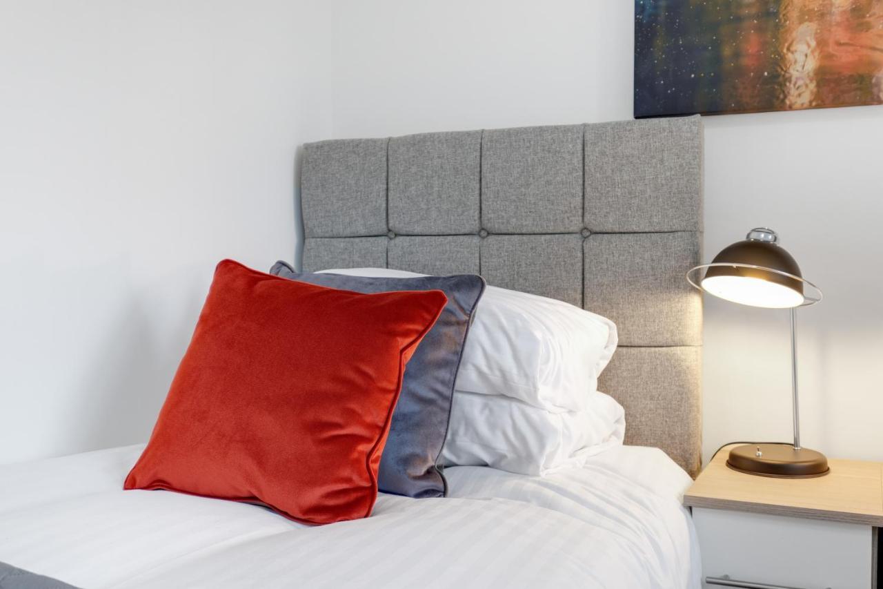 Pinewood Studios, Iver Slough Heathrow 1 & 2 Bedroom Apartments With Parking By Arista Living Exterior photo