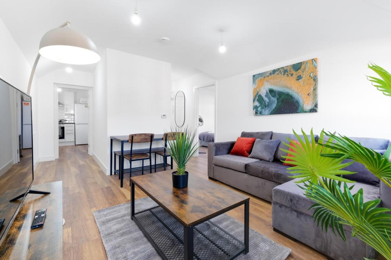 Pinewood Studios, Iver Slough Heathrow 1 & 2 Bedroom Apartments With Parking By Arista Living Exterior photo