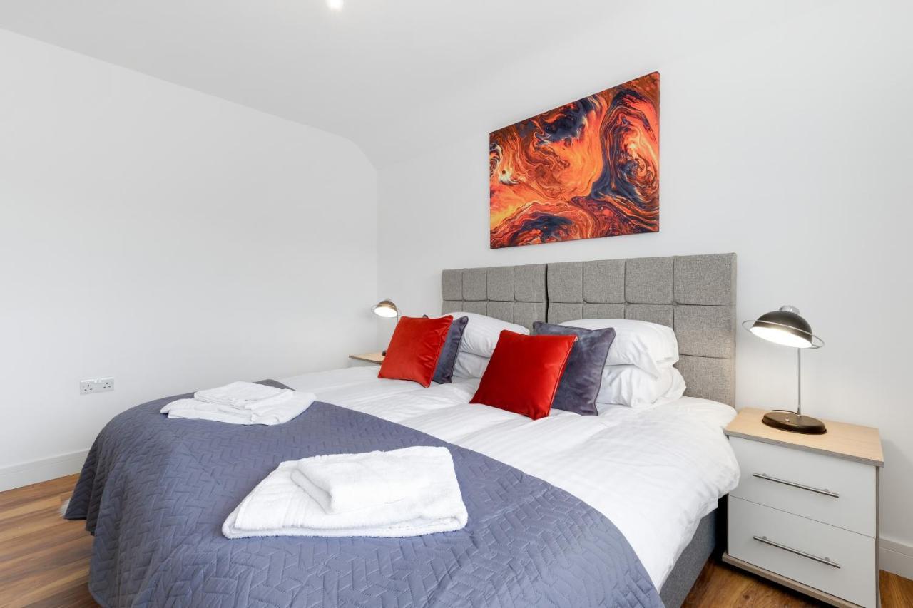 Pinewood Studios, Iver Slough Heathrow 1 & 2 Bedroom Apartments With Parking By Arista Living Exterior photo