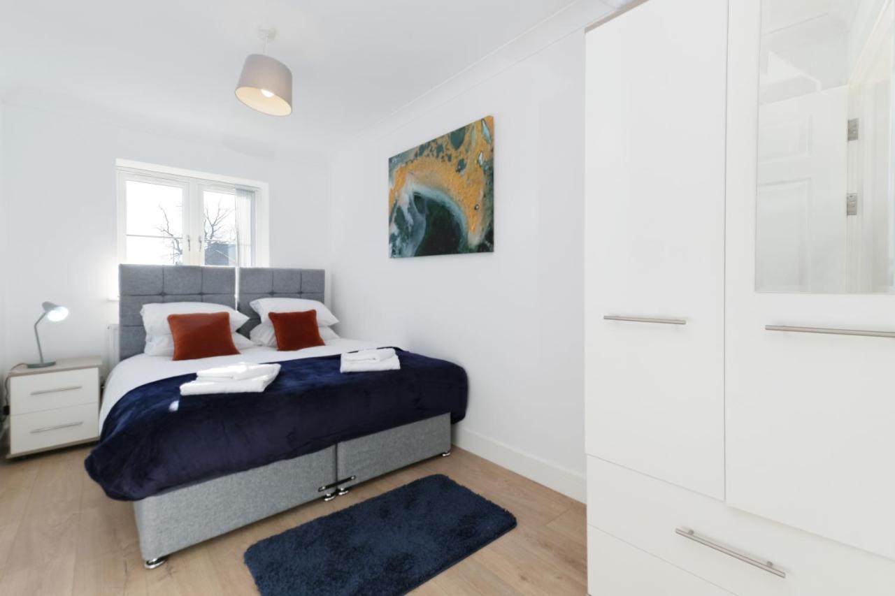 Pinewood Studios, Iver Slough Heathrow 1 & 2 Bedroom Apartments With Parking By Arista Living Exterior photo