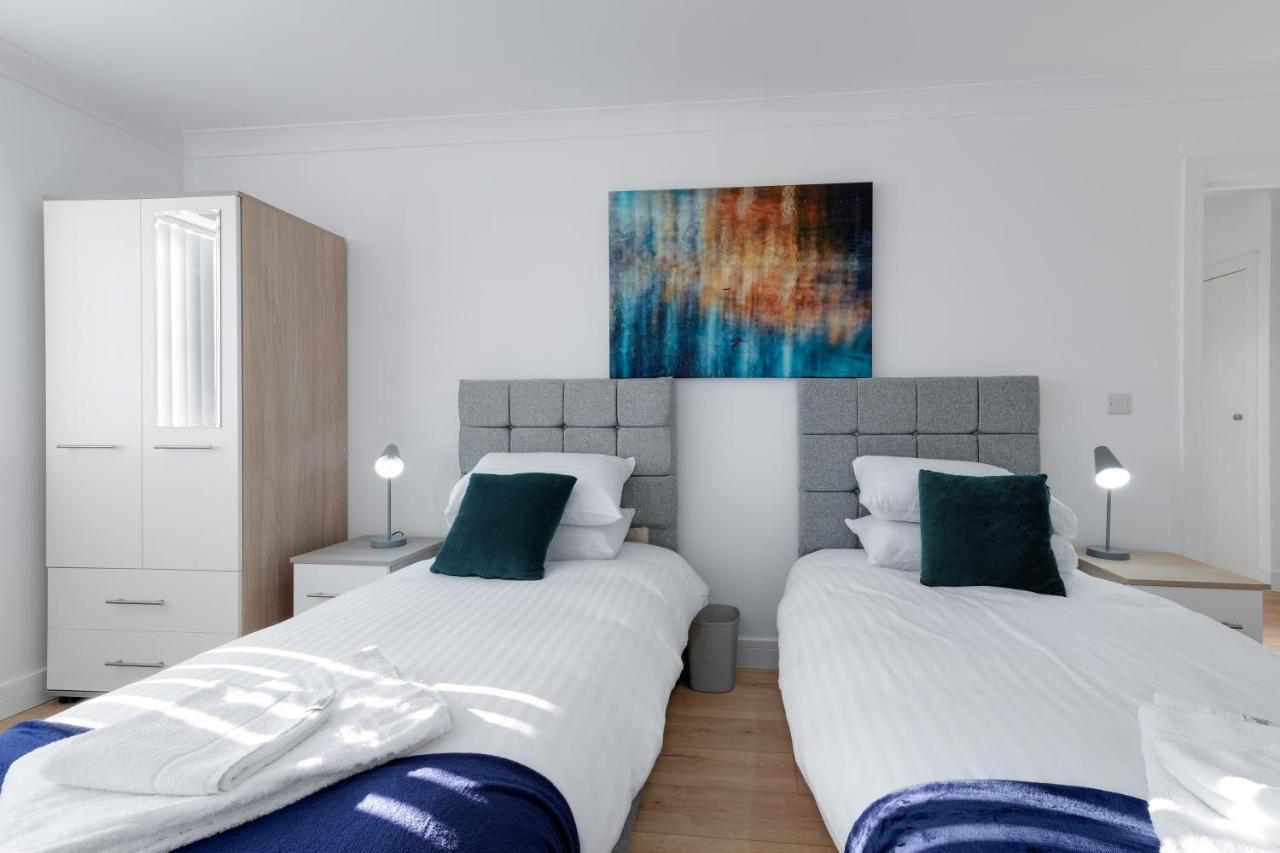 Pinewood Studios, Iver Slough Heathrow 1 & 2 Bedroom Apartments With Parking By Arista Living Exterior photo