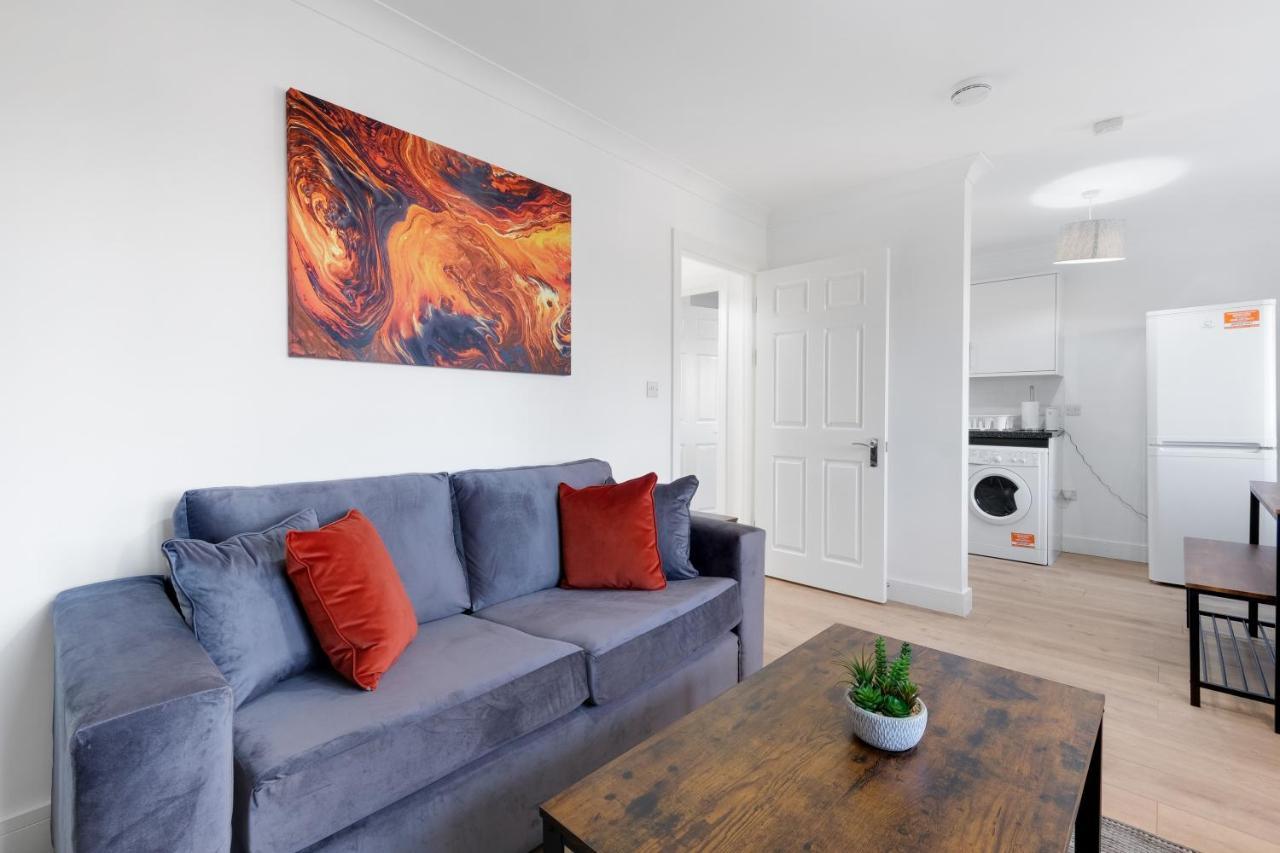 Pinewood Studios, Iver Slough Heathrow 1 & 2 Bedroom Apartments With Parking By Arista Living Exterior photo