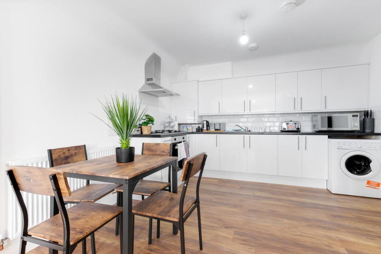Pinewood Studios, Iver Slough Heathrow 1 & 2 Bedroom Apartments With Parking By Arista Living Exterior photo