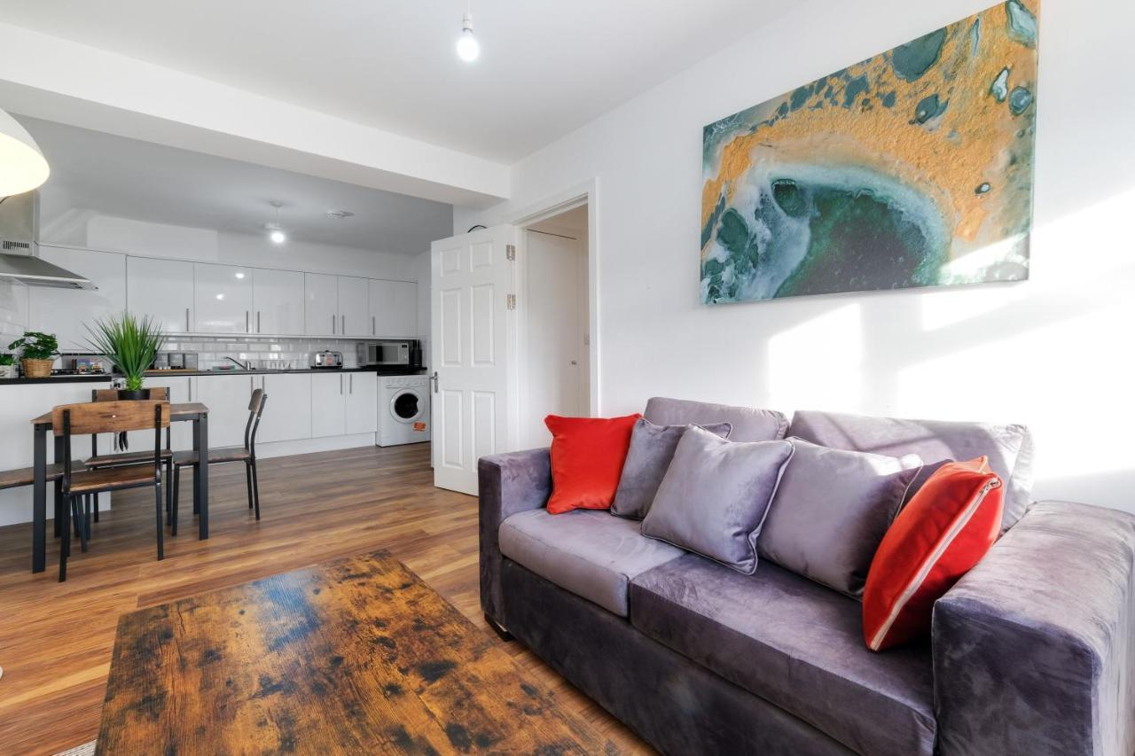 Pinewood Studios, Iver Slough Heathrow 1 & 2 Bedroom Apartments With Parking By Arista Living Exterior photo